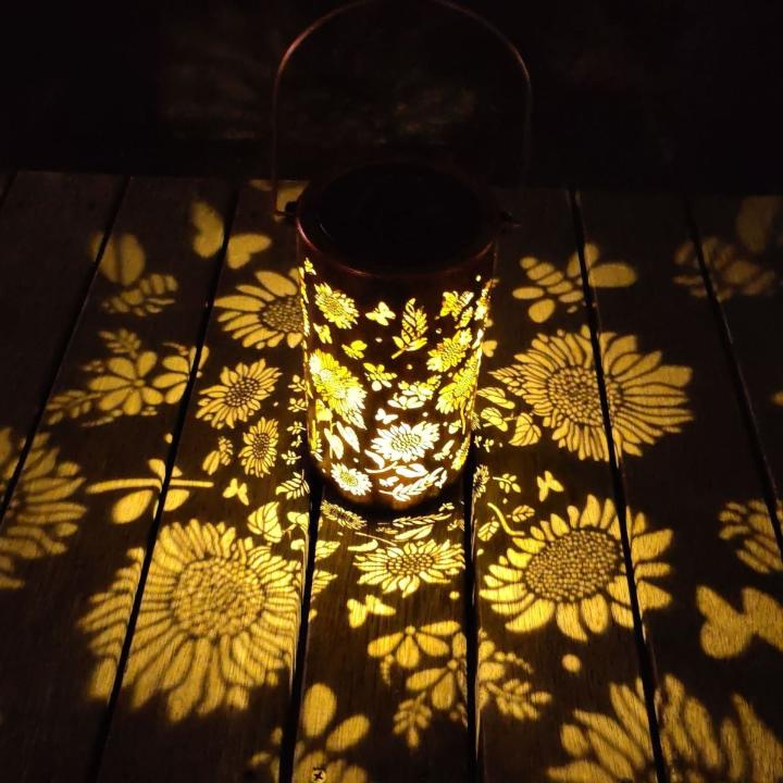 Solar-Gartenlaterne mit Blütenmuster - Warmes & buntes Licht -    Zorenza