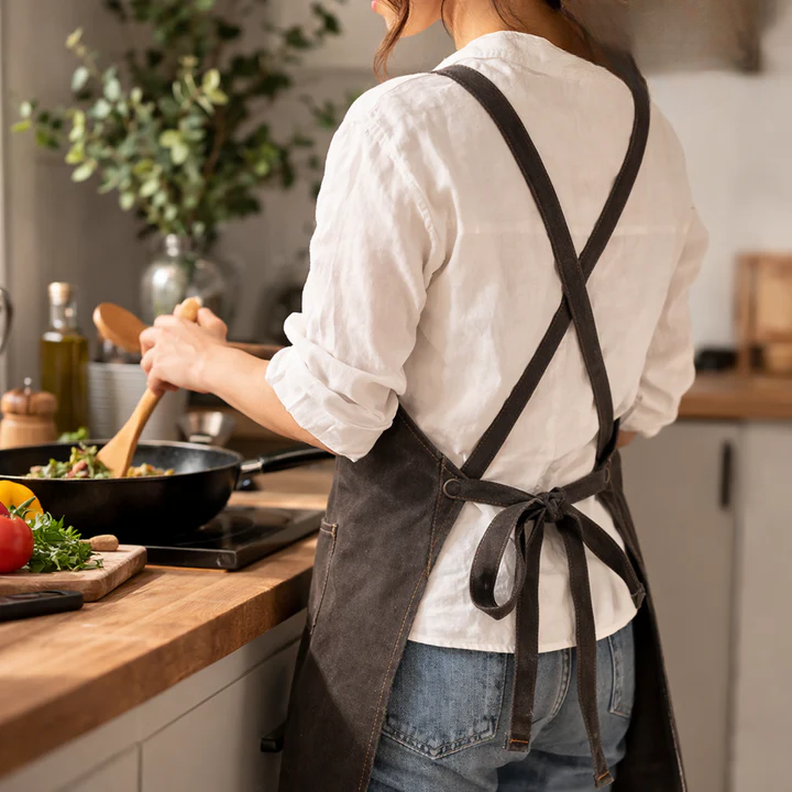 Canvas-Arbeitsschürze mit Kreuzträgern und mehreren Taschen Zorenza