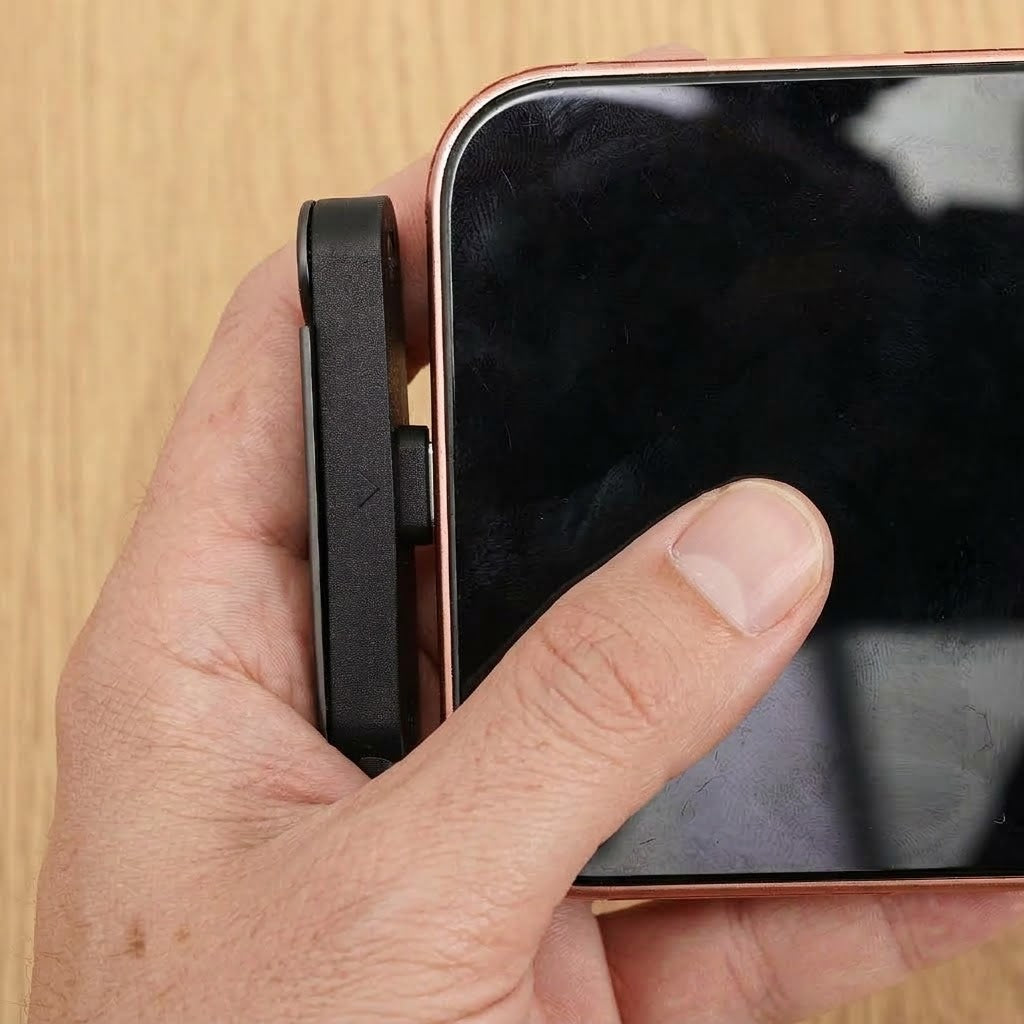 USB-C-Ladeadapter mit 360°-Klappständer -    Zorenza
