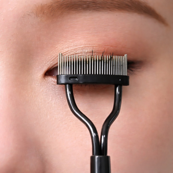 Wimpernkamm für definierte und getrennte Wimpern -    Zorenza
