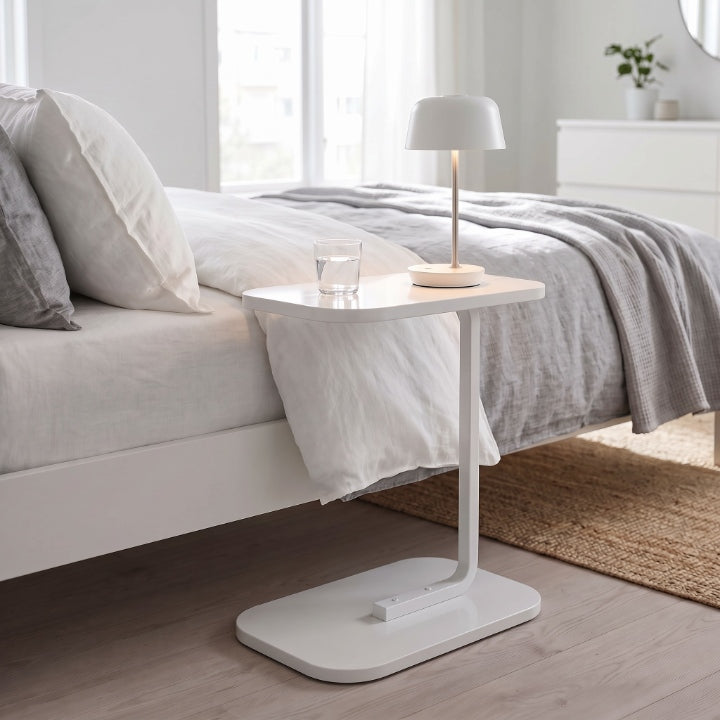 C-förmiger Beistelltisch aus Holz und Metall, schiebt sich unter Sofa oder Bett, 45 × 28 cm, Höhe 60 cm -    Zorenza