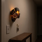 Wandleuchte Gesichts-Skulptur mit LED-beleuchteten Rissen -    Zorenza