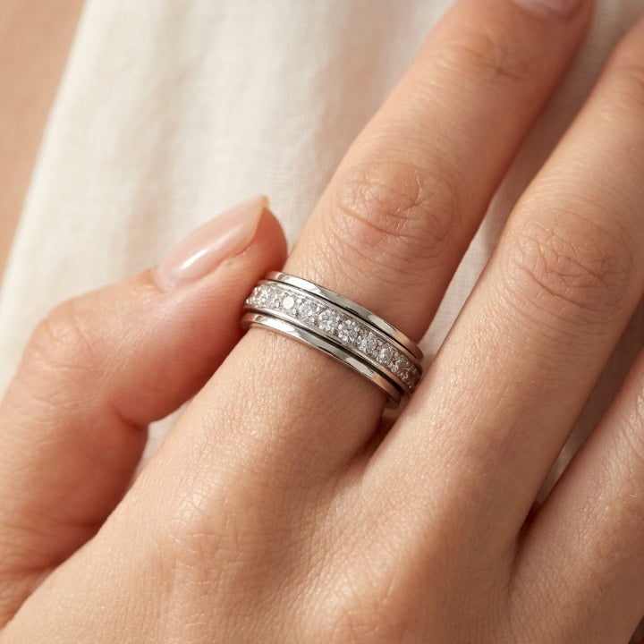 Drehring mit Zirkonia, Titanstahl, 6 mm breit, Silber, Gold oder Roségold -    Zorenza