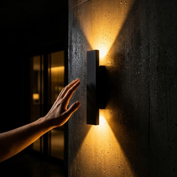 Außen-LED-Wandleuchte mit Auf-Ab-Licht – Wetterfest IP65 -    Zorenza