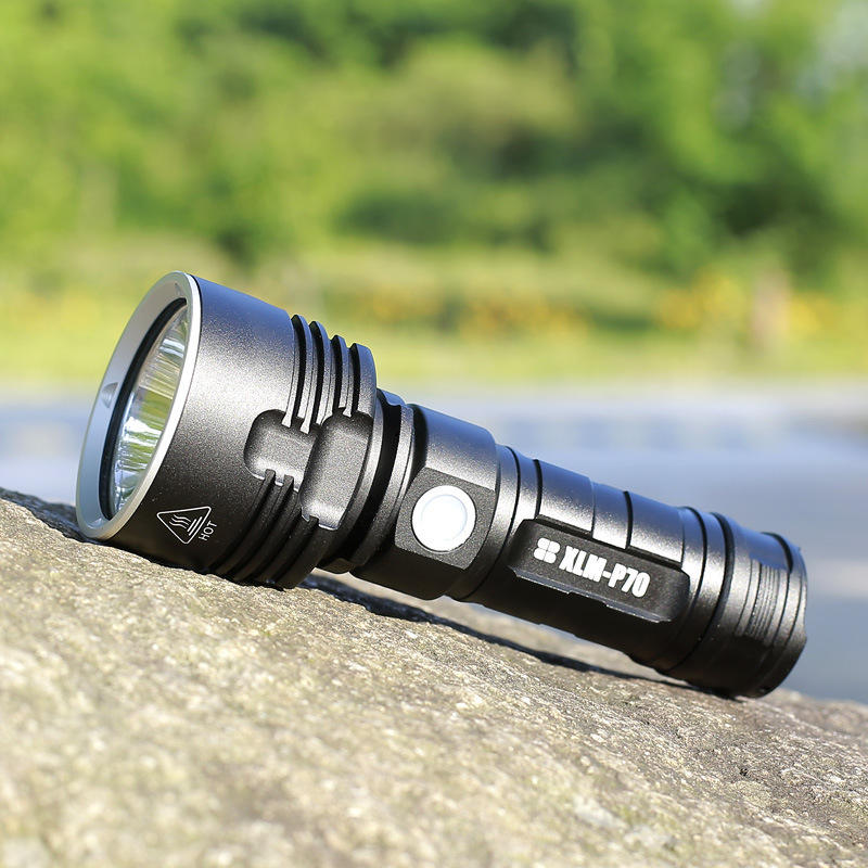 Hochleistungs-Taschenlampe mit 3000-5000 Lumen und Akku -    Zorenza
