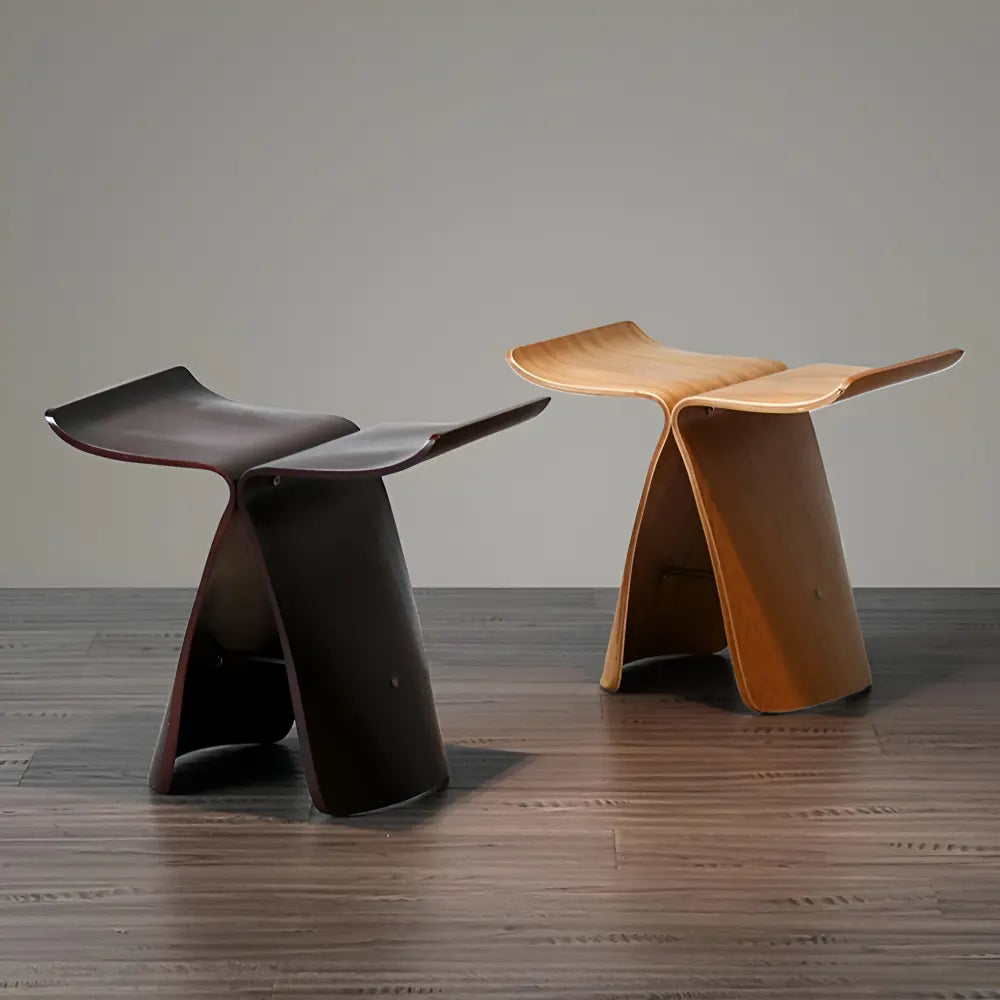 Handgefertigter Massivholz-Hocker – Zeitloses Design für Zuhause und Garten Zorenza