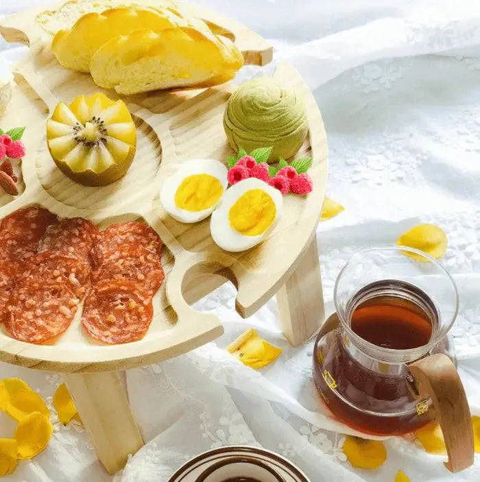 Klappbarer Holz-Picknicktisch mit Weinglashaltern & Flaschenhalter Zorenza