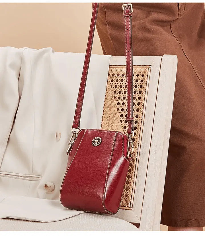 Kleine Crossbody-Tasche in Lederoptik mit mehreren Fächern – Verstellbarer Riemen Zorenza