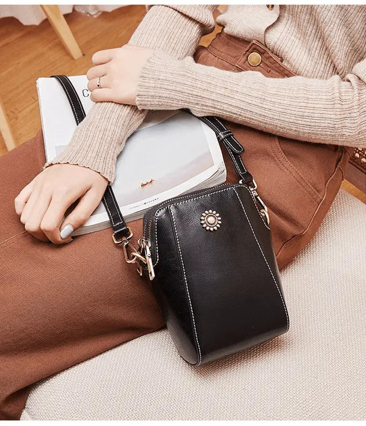 Kleine Crossbody-Tasche in Lederoptik mit mehreren Fächern – Verstellbarer Riemen Zorenza