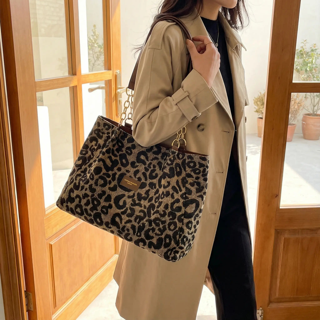 Leotard-Print Tote-Bag mit Goldketten-Detail Zorenza