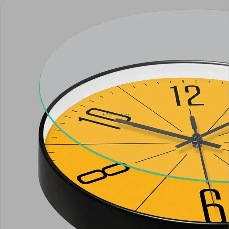 Moderne Wanduhr im nordischen Stil Zorenza