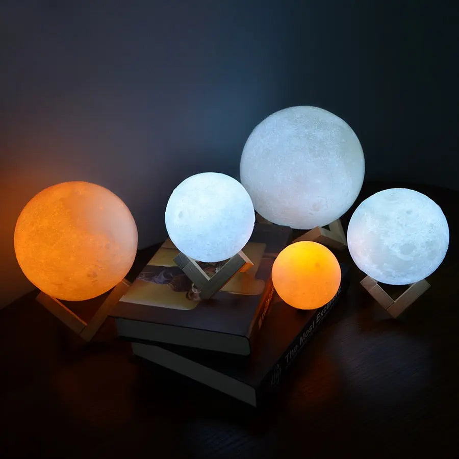 Mondlampe mit Holzständer – 16 Farben & Dimmbar Zorenza