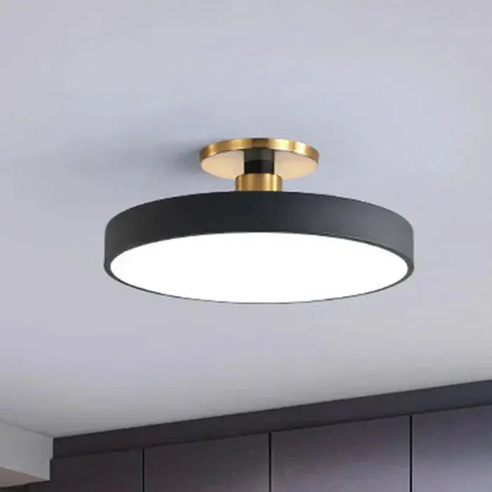 Runde LED-Deckenleuchte mit Messingfassung – Modern & Flach Zorenza