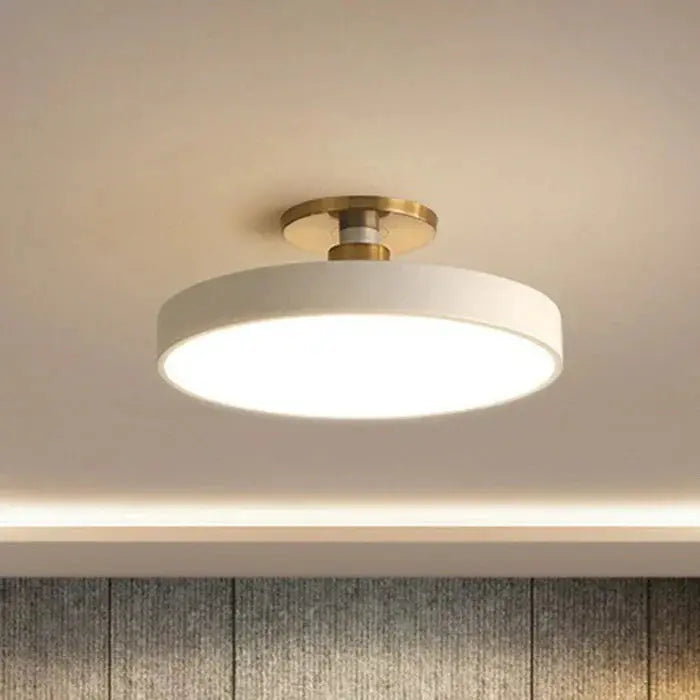 Runde LED-Deckenleuchte mit Messingfassung – Modern & Flach Zorenza