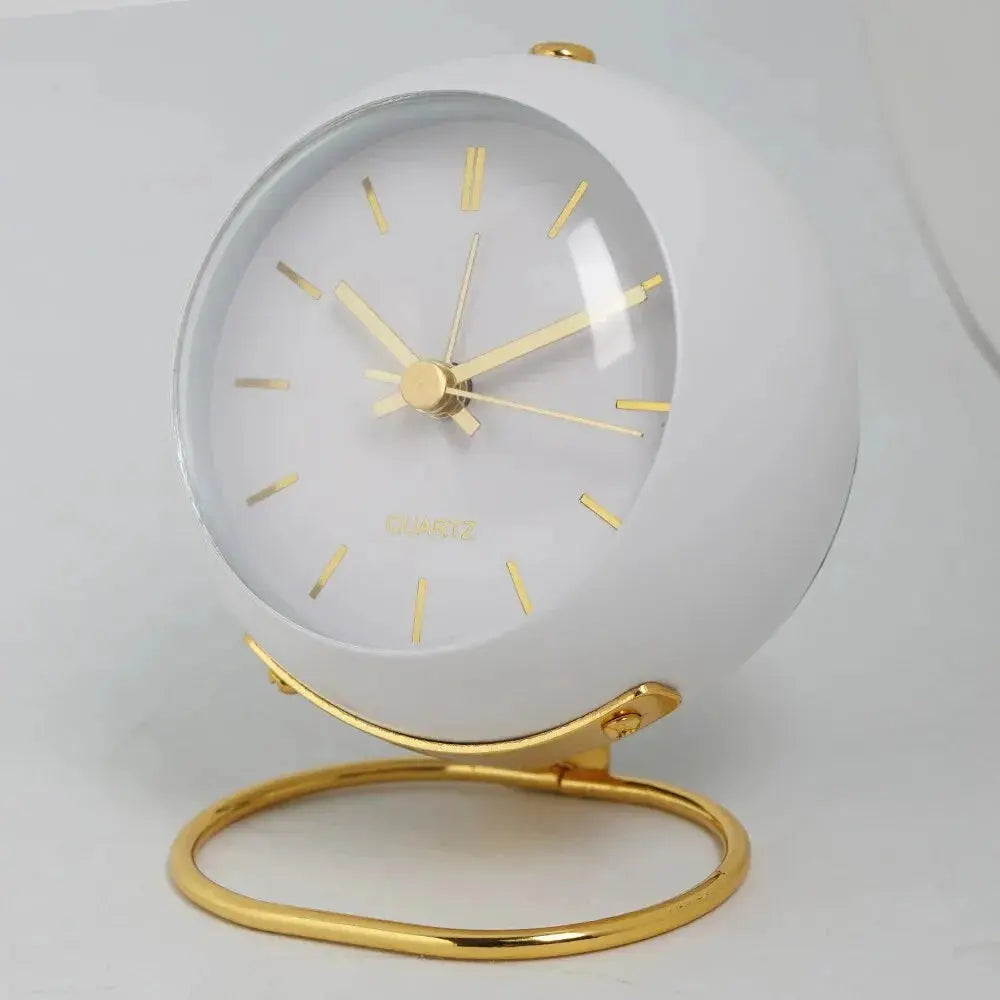 Runder Quarz-Wecker mit Goldständer – Lautloser Mechanismus Zorenza