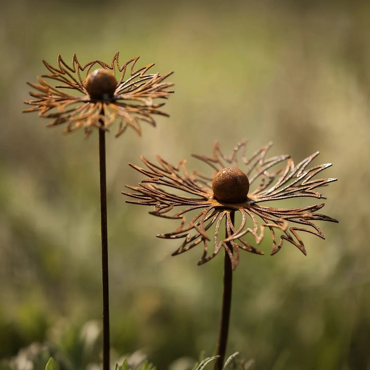 Gartenstecker Blume aus Eisen in Rostoptik Zorenza