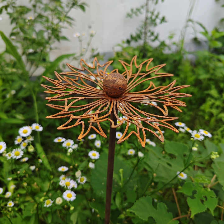 Gartenstecker Blume aus Eisen in Rostoptik Zorenza