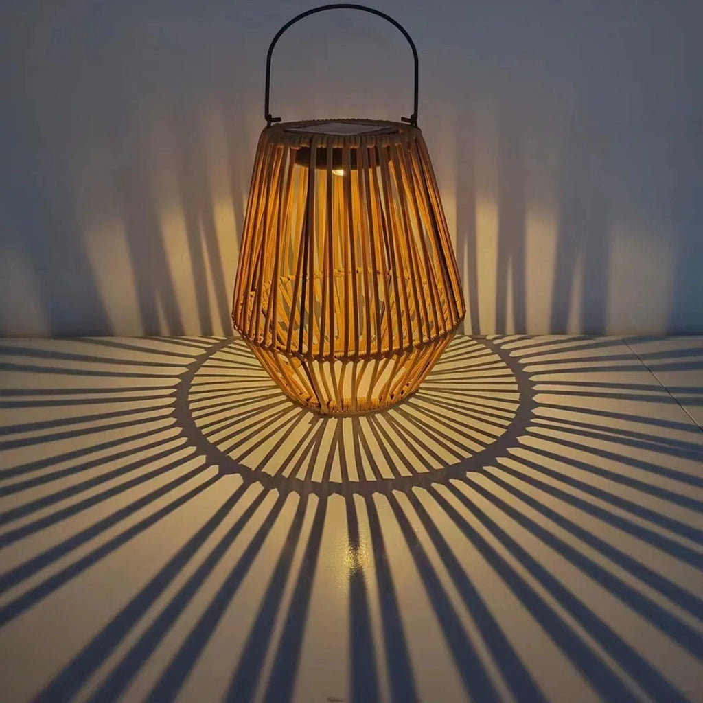 Solar-Laterne aus Rattan mit LED - Automatischer Dämmerungssensor -    Zorenza