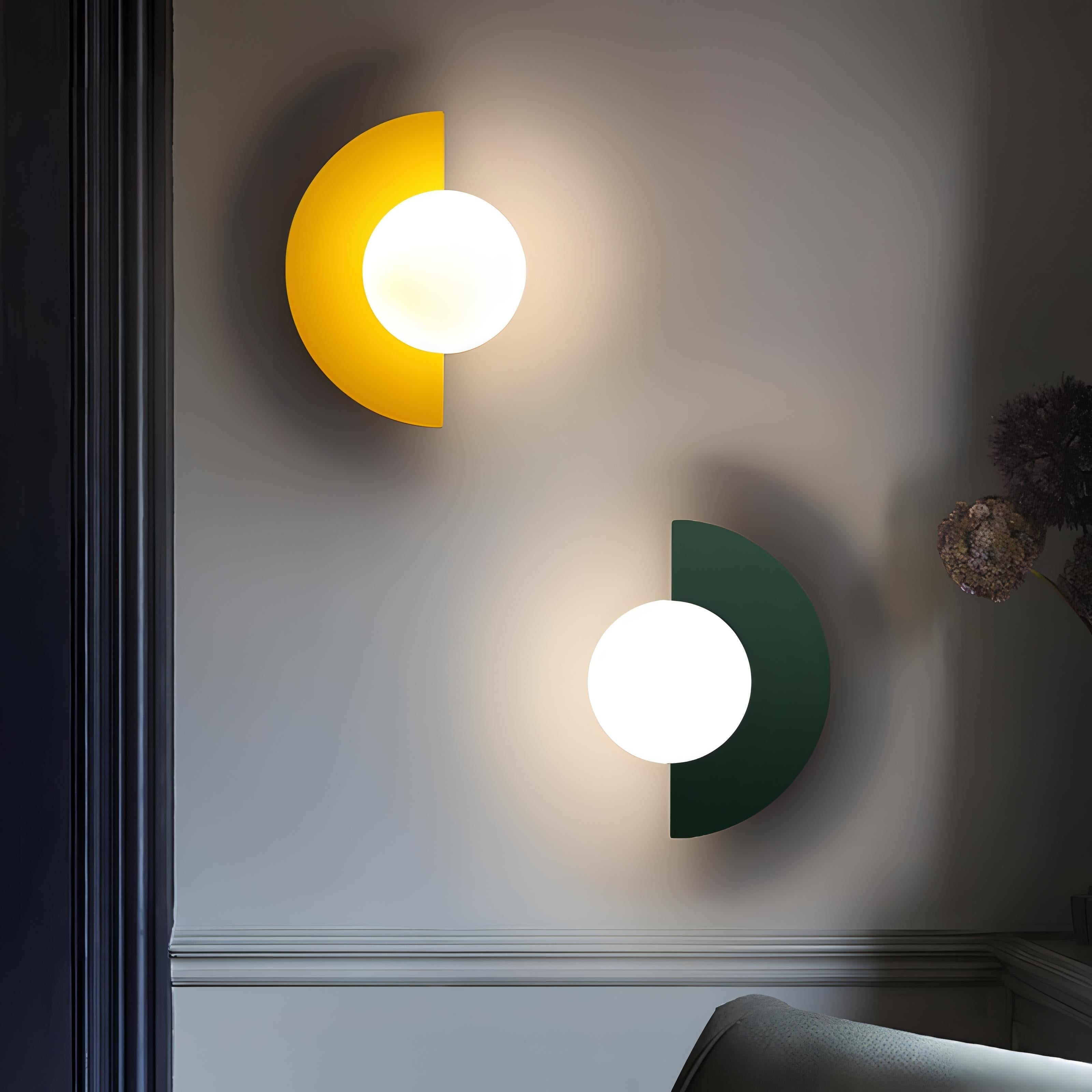 LED Wandleuchte mit Halbkreis-Design und Kugelform -    Zorenza