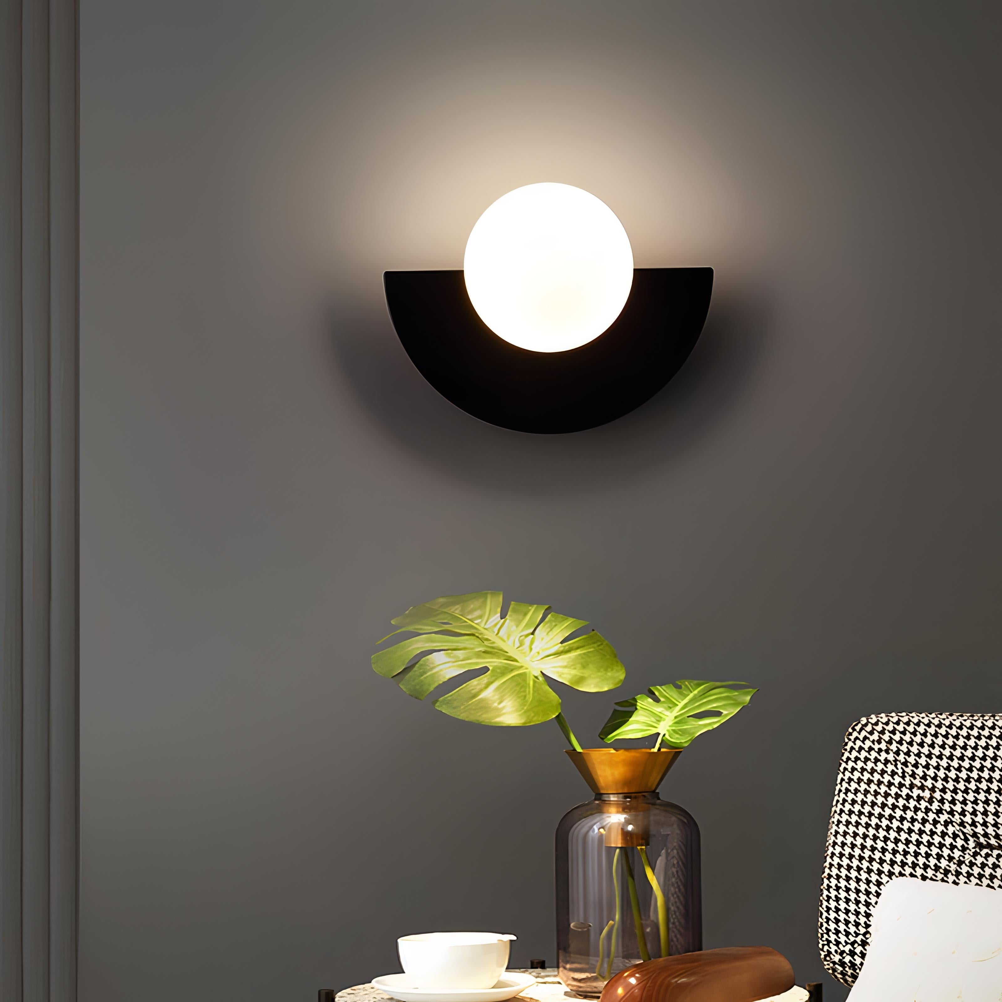 LED Wandleuchte mit Halbkreis-Design und Kugelform -    Zorenza