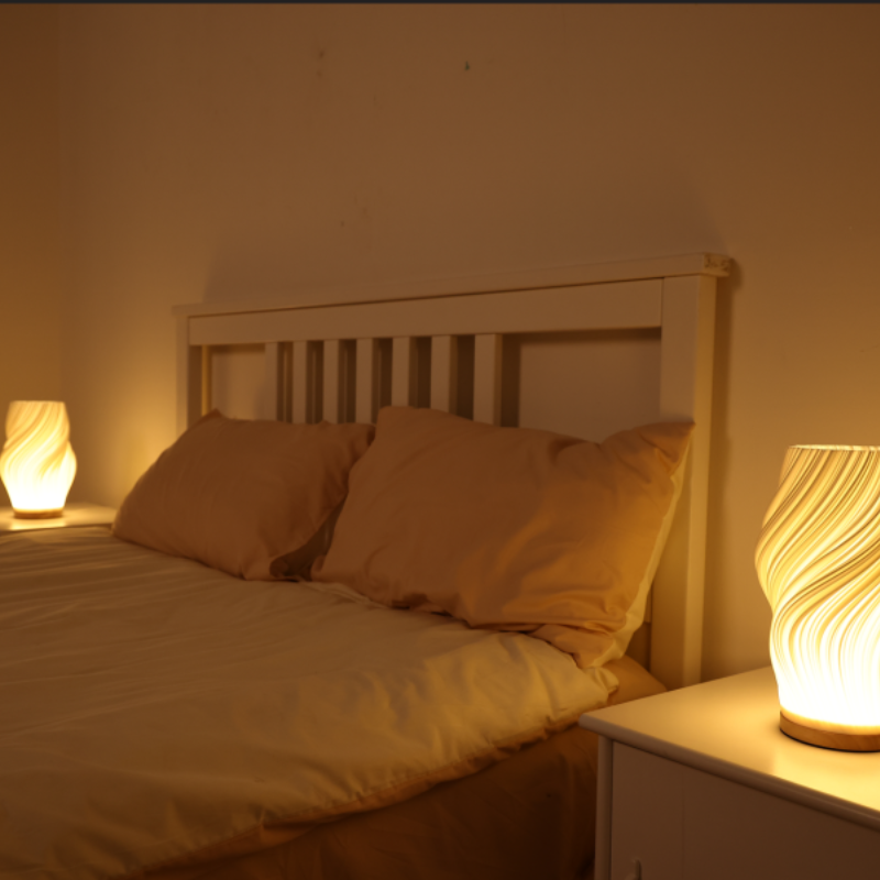 Tischleuchte mit Wellendesign und LED-Licht -    Zorenza