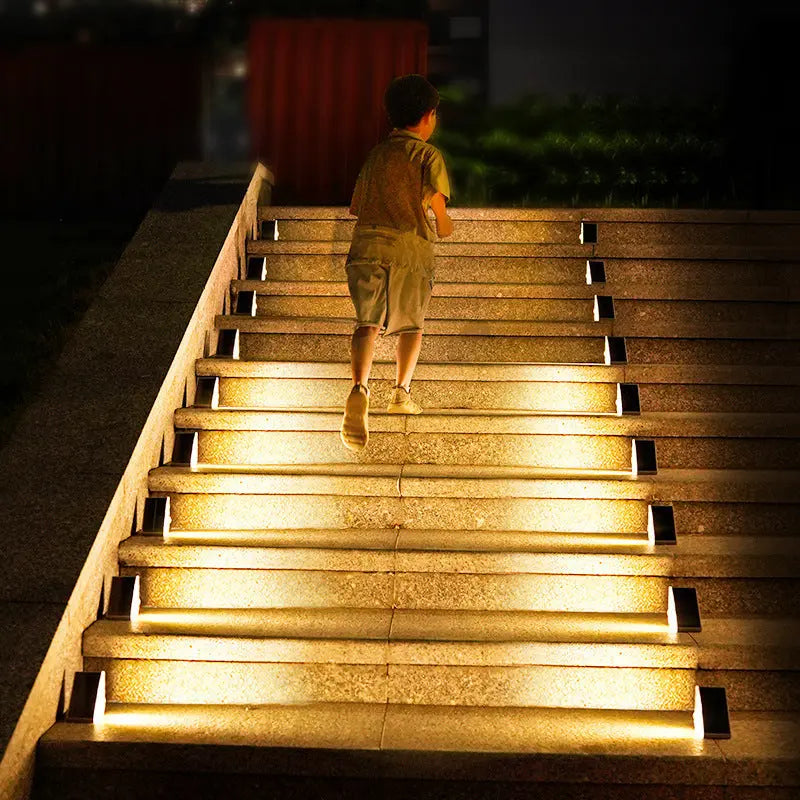 Solar-Treppenleuchten für Außen – Warmweißes LED-Licht, 4er- oder 10er-Set Zorenza