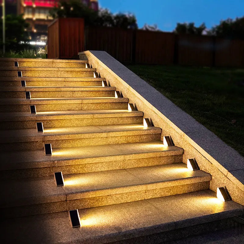 Solar-Treppenleuchten für Außen – Warmweißes LED-Licht, 4er- oder 10er-Set Zorenza