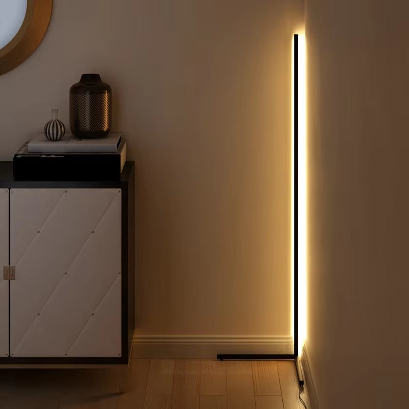Stimmungsvolles Ecklicht für Ihr Zuhause – Dimmbare LED-Stehlampe mit Fernbedienung -    Zorenza