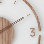 Lautlose Design-Wanduhr aus Holz & Acryl, Ø 35 cm -    Zorenza