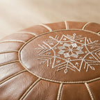 Pouf mit Stauraum und Handstickerei -    Zorenza