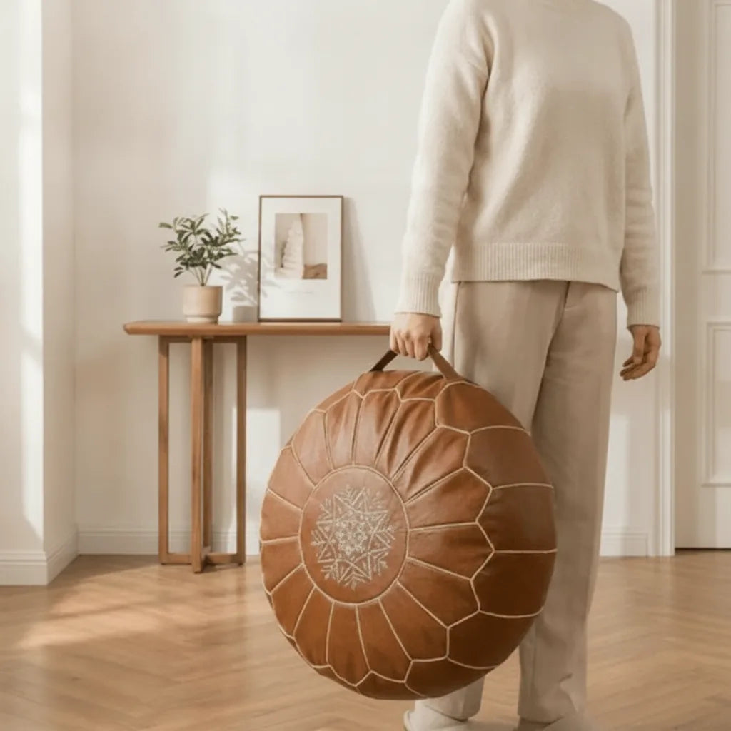Pouf mit Stauraum und Handstickerei -    Zorenza