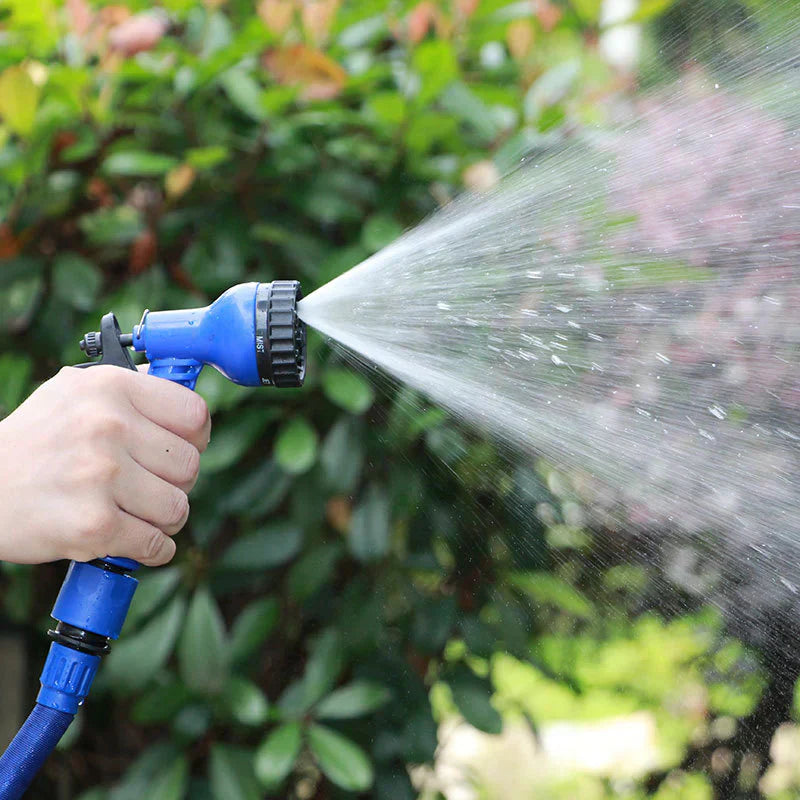 Flexibler Gartenschlauch mit Spritzdüse – 3-fach dehnbar -    Zorenza