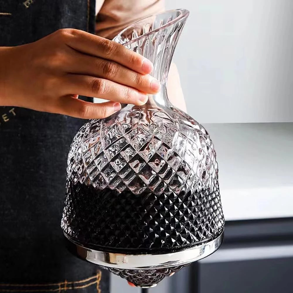 Weinkaraffe mit 360° Drehfunktion – handgeblasenes Kristallglas, 1,5 l -    Zorenza